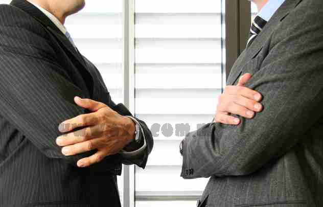 business-men-arms-crossed business-men-arms-crossed